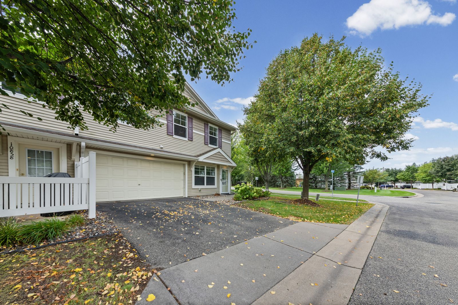 Photo of 10856 Kingsfield Lane, Woodbury, MN 55129