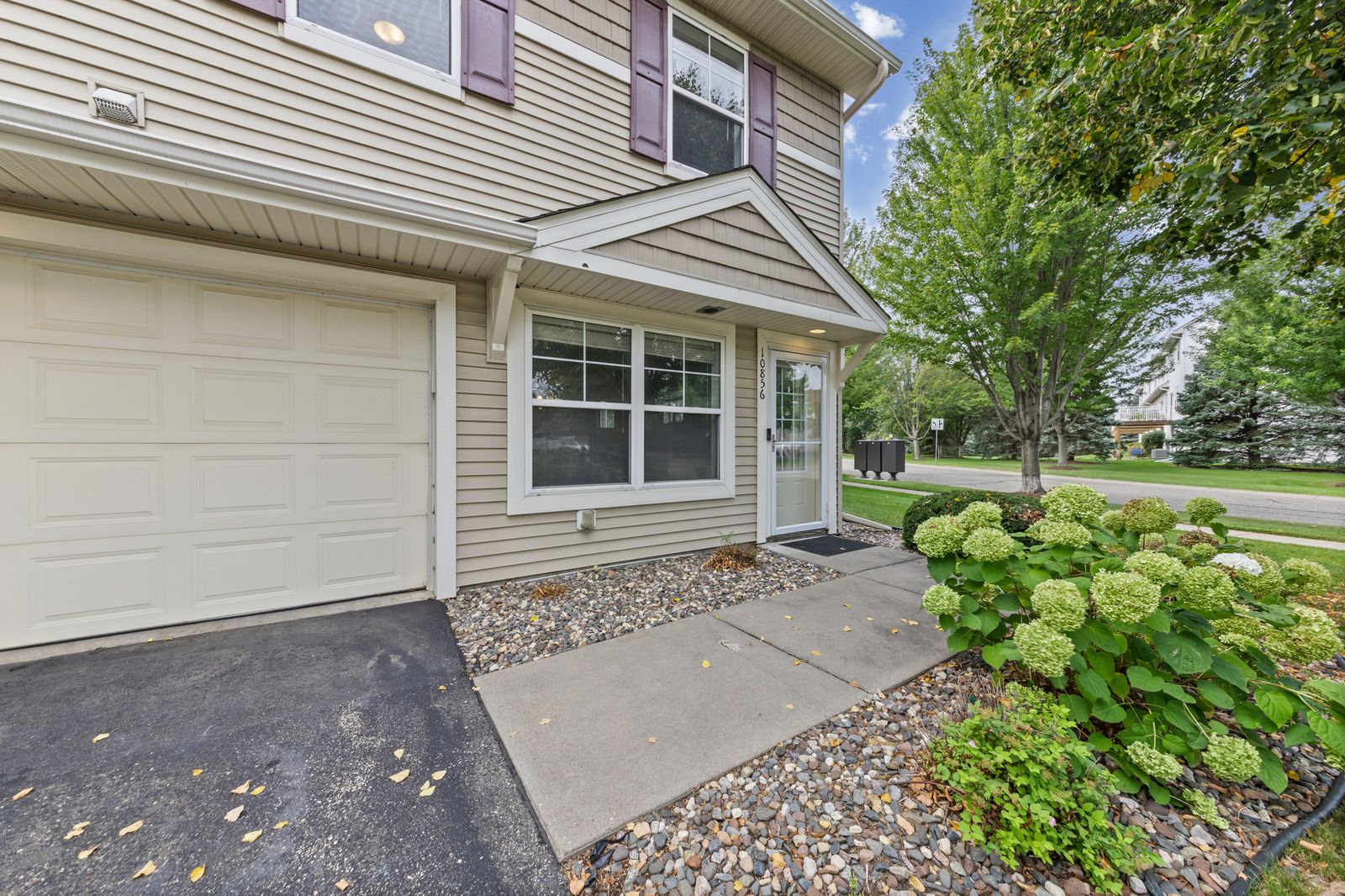 Photo of 10856 Kingsfield Lane, Woodbury, MN 55129