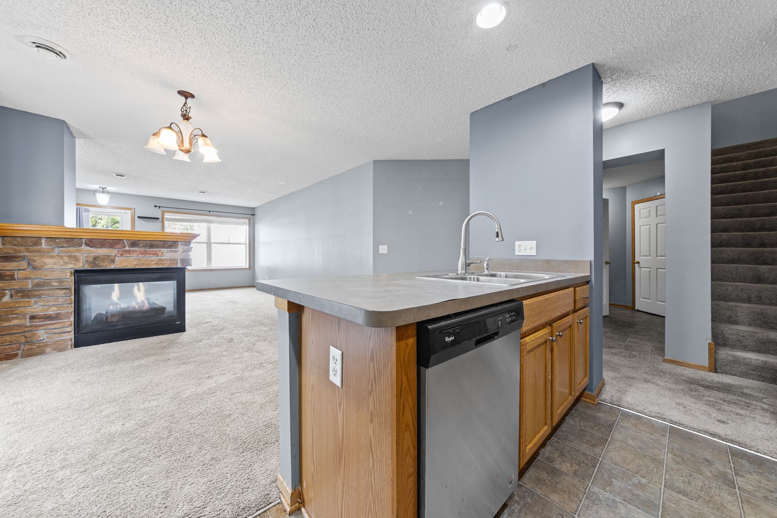 Photo of 10856 Kingsfield Lane, Woodbury, MN 55129