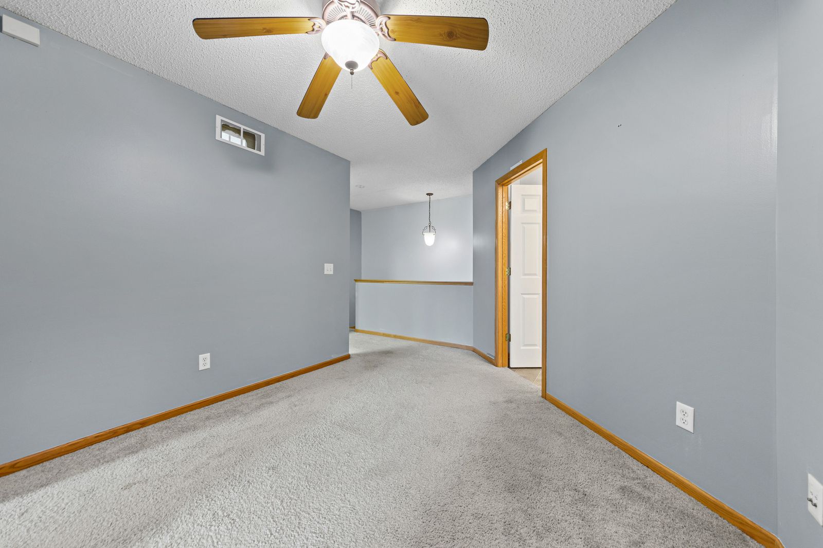 Photo of 10856 Kingsfield Lane, Woodbury, MN 55129
