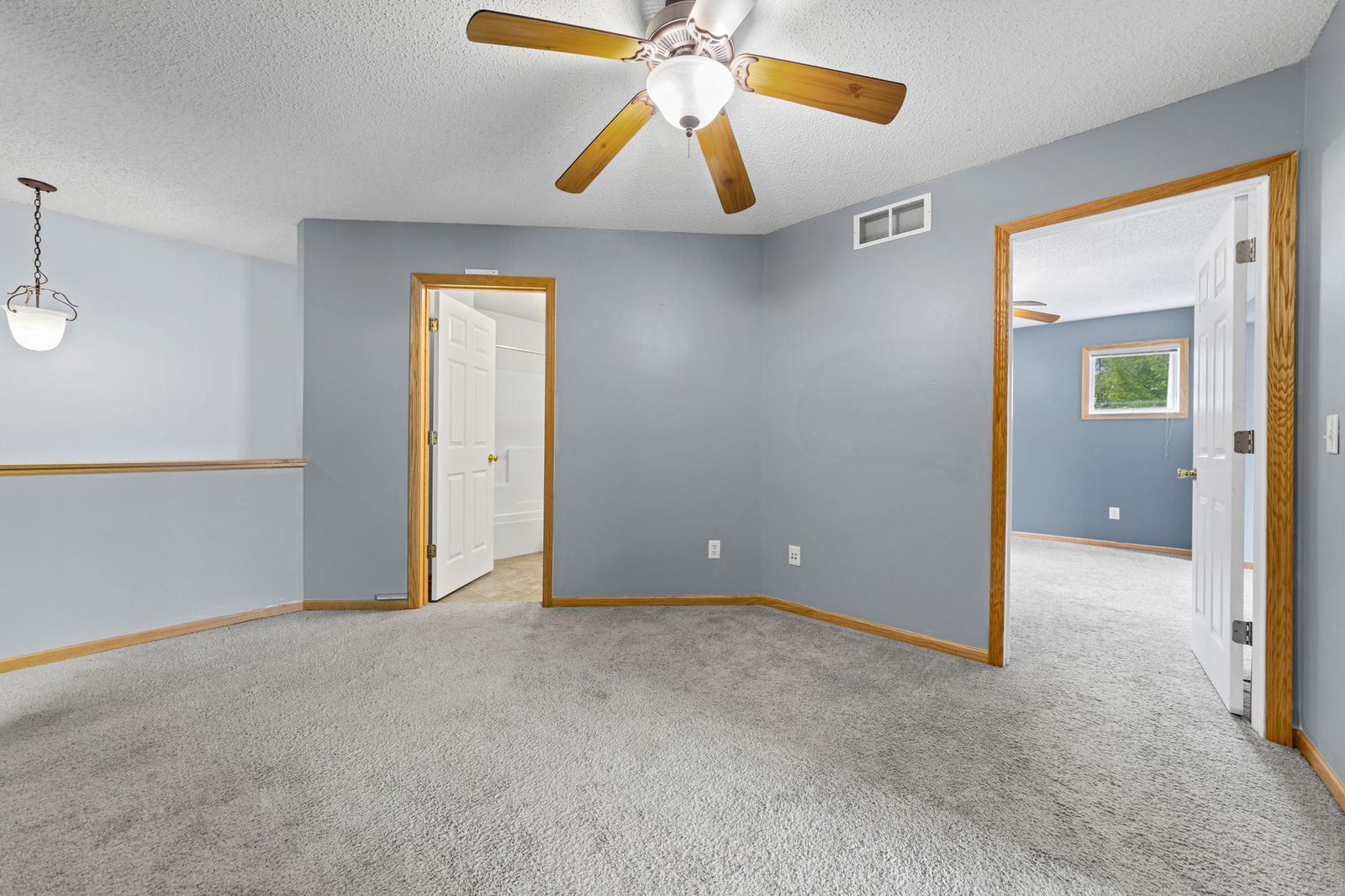 Photo of 10856 Kingsfield Lane, Woodbury, MN 55129