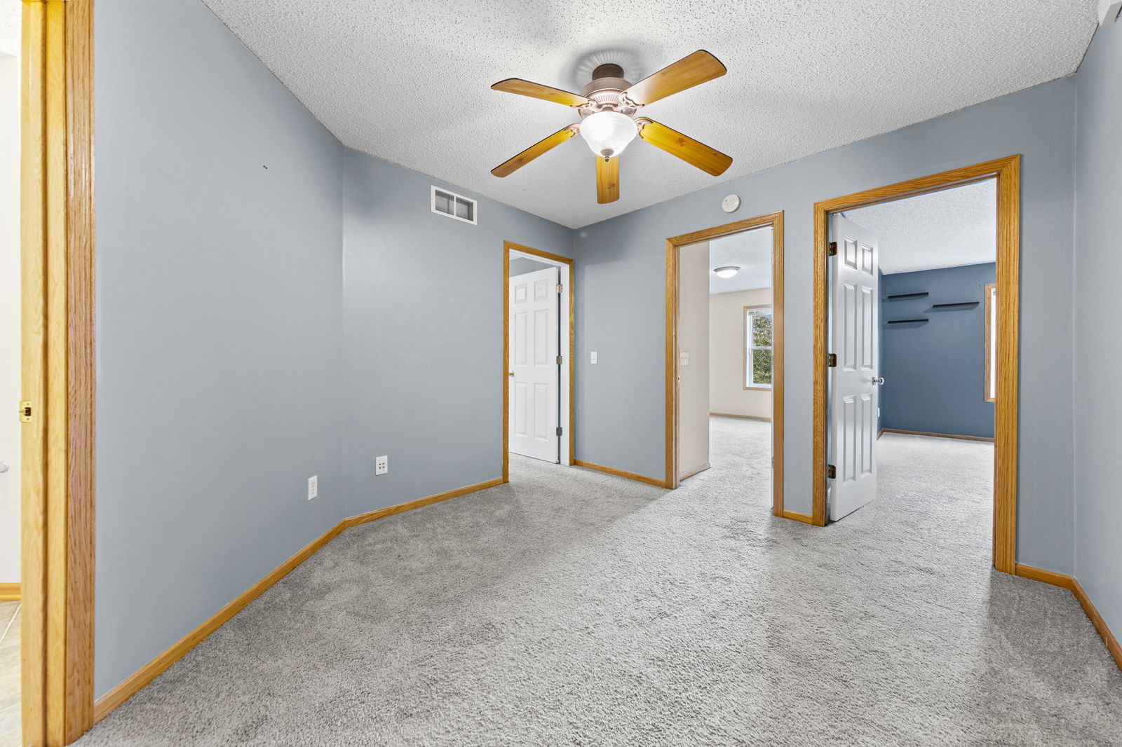 Photo of 10856 Kingsfield Lane, Woodbury, MN 55129
