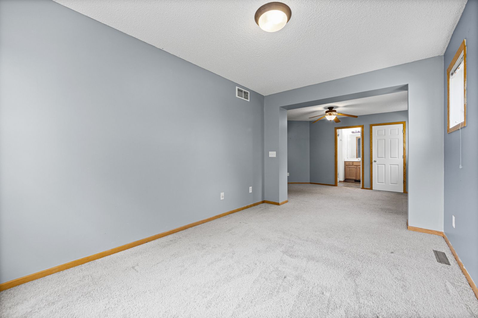 Photo of 10856 Kingsfield Lane, Woodbury, MN 55129