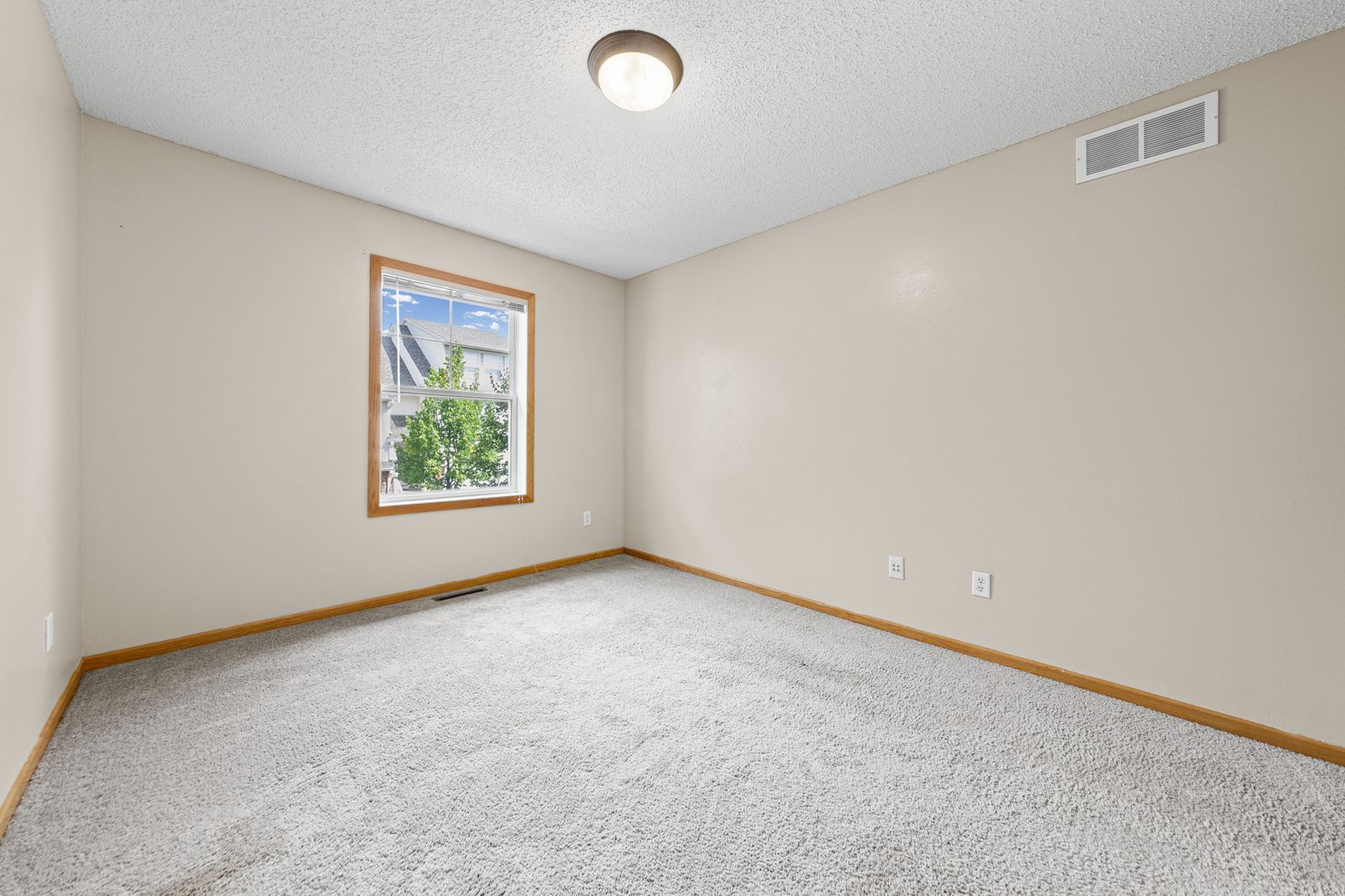 Photo of 10856 Kingsfield Lane, Woodbury, MN 55129
