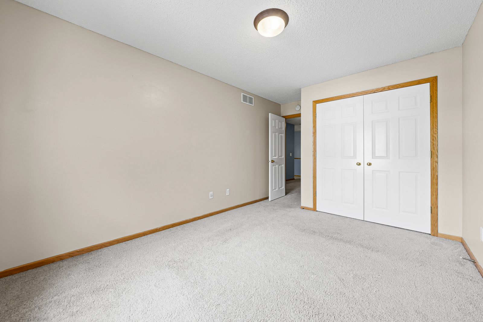 Photo of 10856 Kingsfield Lane, Woodbury, MN 55129