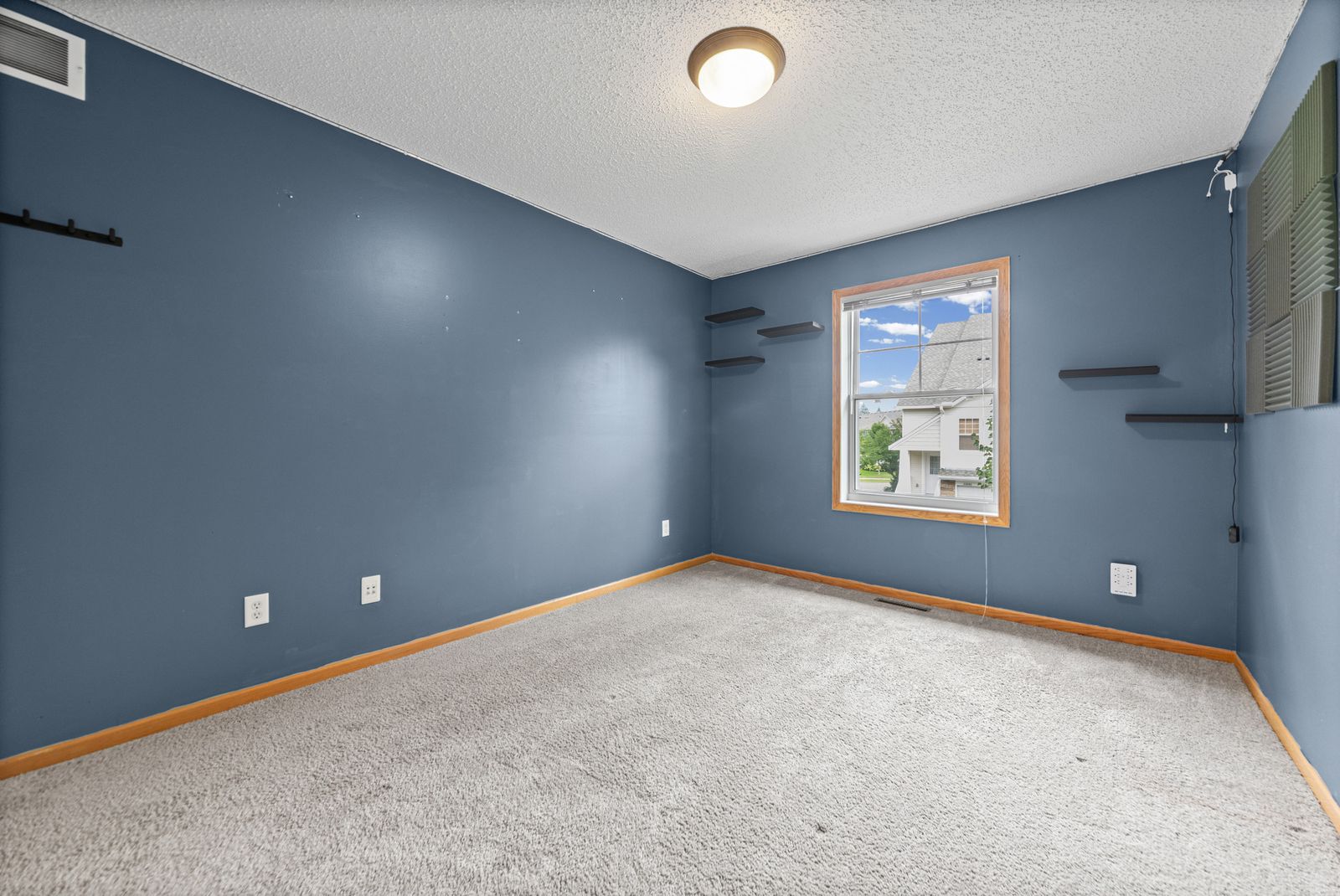 Photo of 10856 Kingsfield Lane, Woodbury, MN 55129