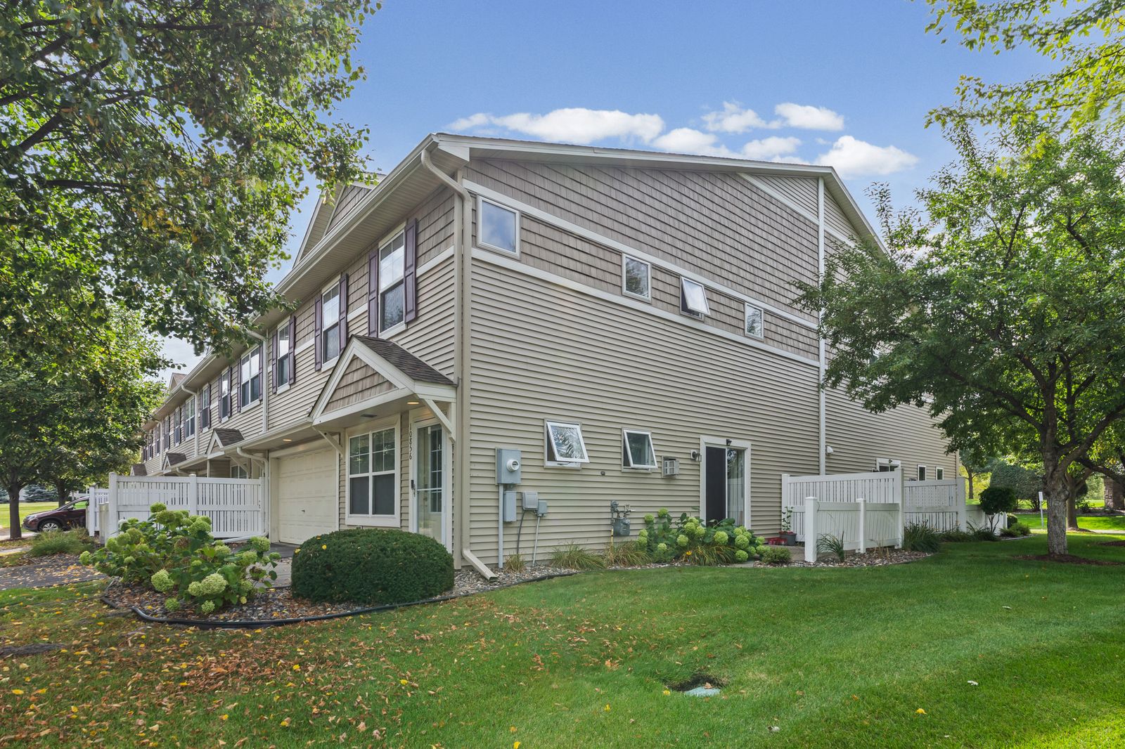 Photo of 10856 Kingsfield Lane, Woodbury, MN 55129
