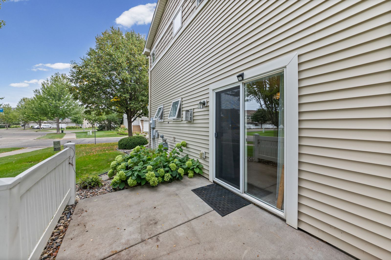 Photo of 10856 Kingsfield Lane, Woodbury, MN 55129