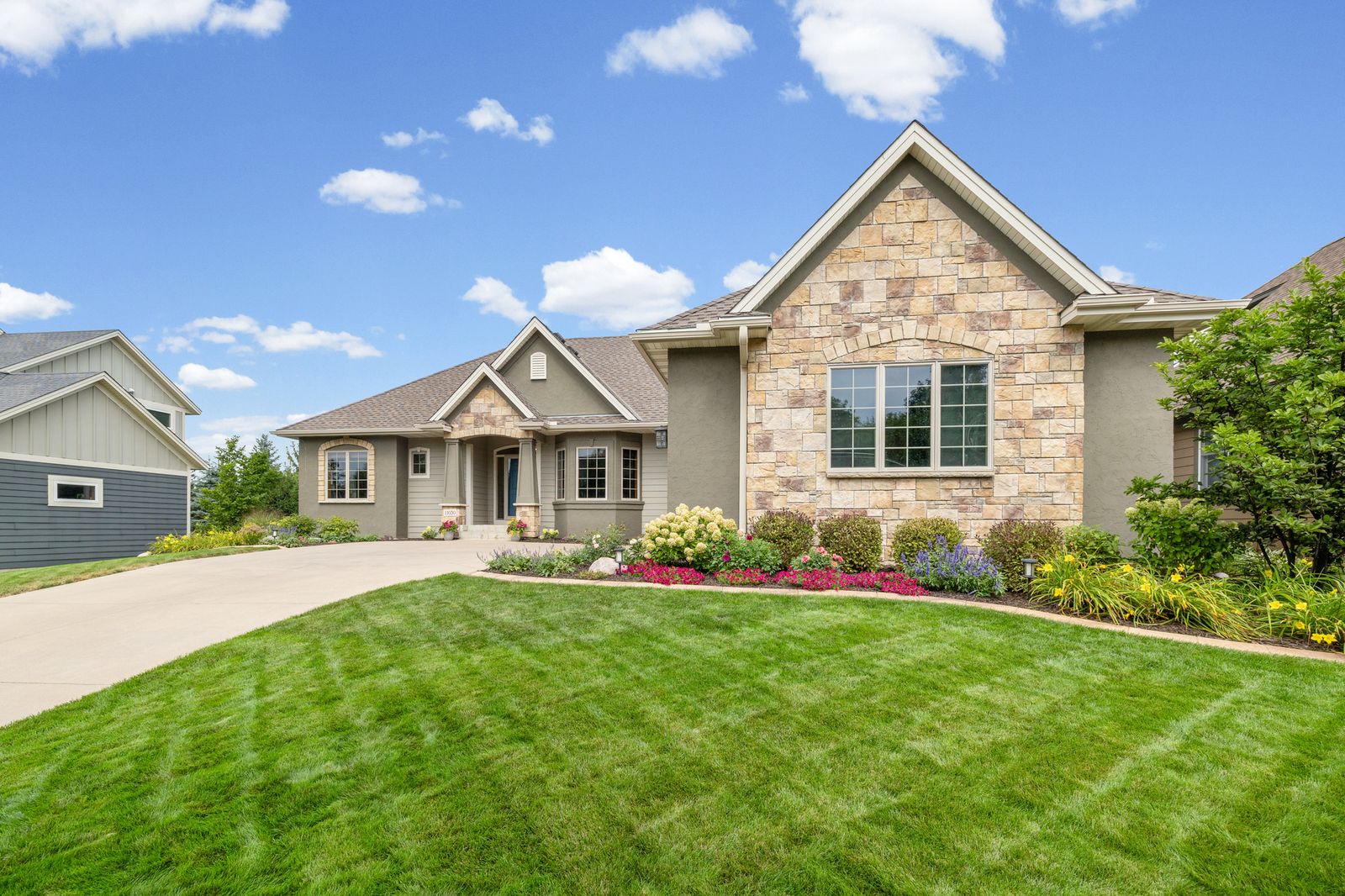 Photo of 11030 Sweetwater Path, Woodbury, MN 55129