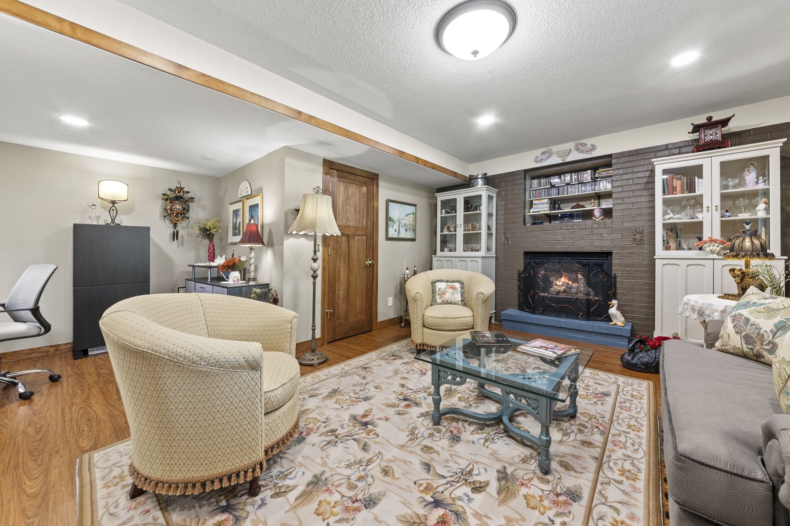 Living room with fireplace and armchairs