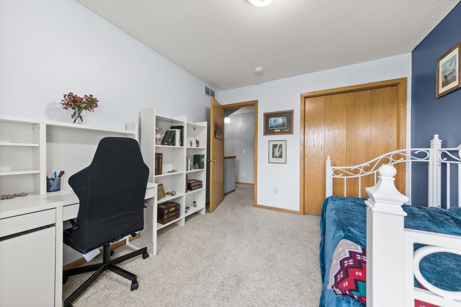 Photo of 446 Mission Hills Way East, Chanhassen, MN 55317