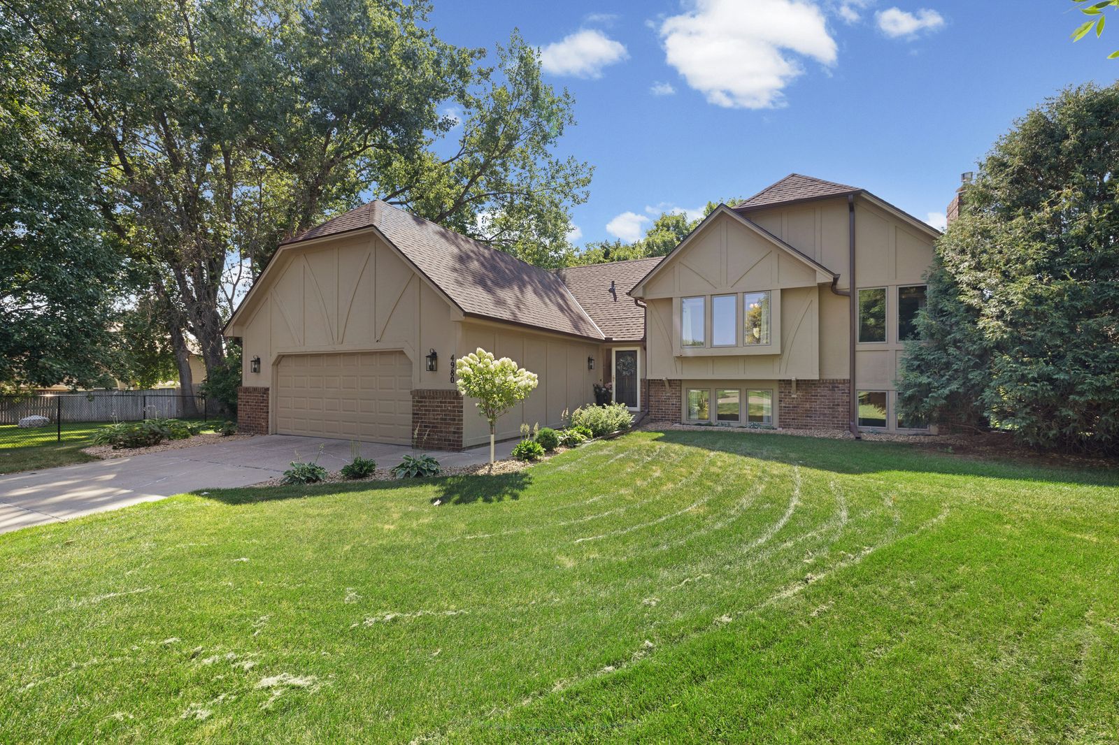 Photo of 4980 Oakview Lane North, Plymouth, MN 55442