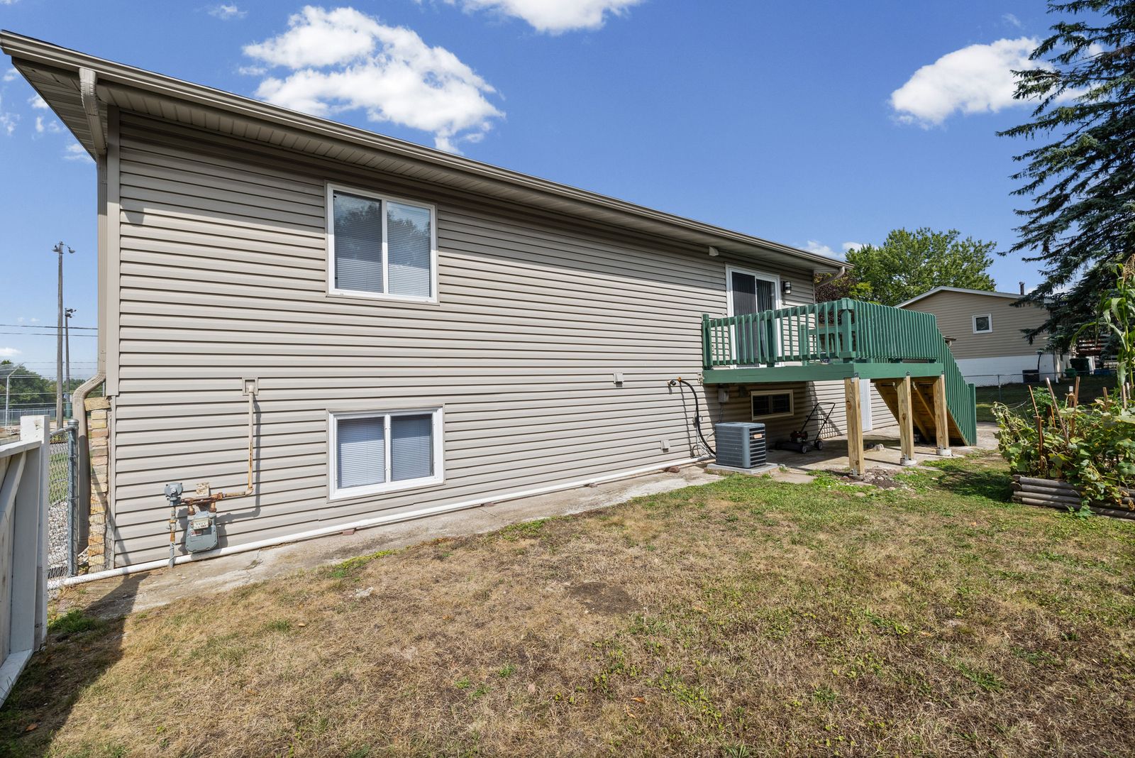 Photo of 8921 49th Avenue North, New Hope, MN 55428