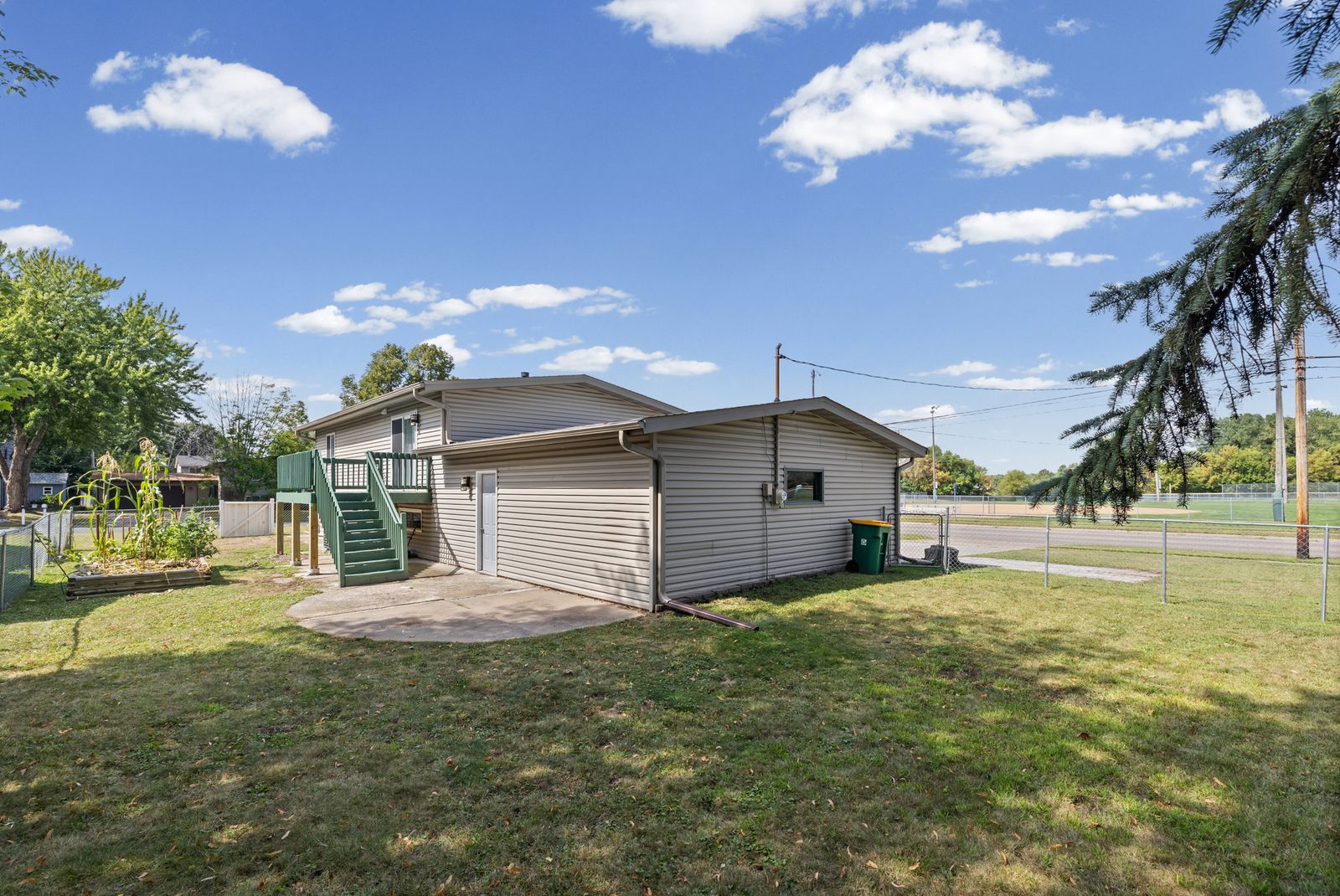 Photo of 8921 49th Avenue North, New Hope, MN 55428